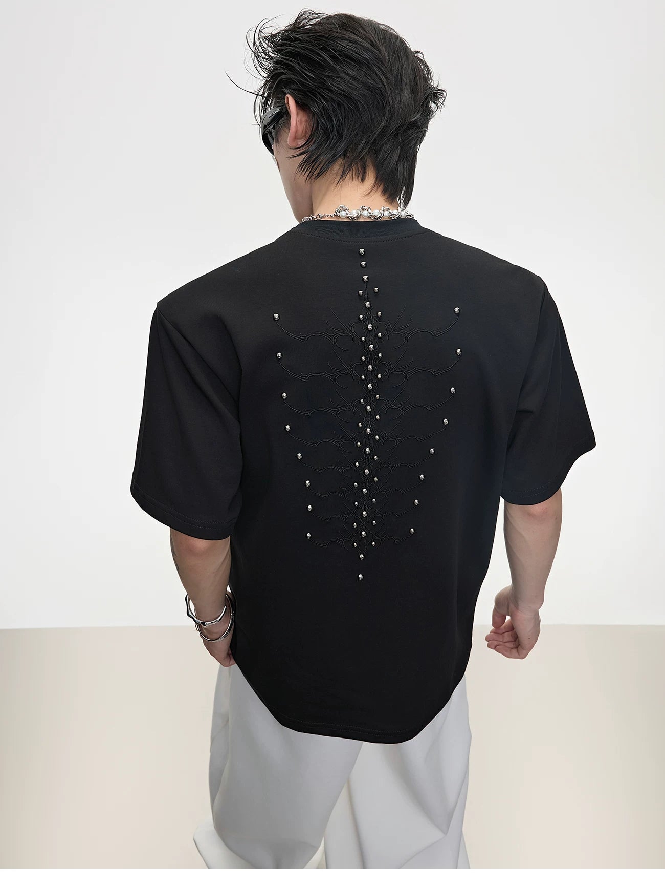 Metal Rivet Spine Slim T-Shirt - RIYOOO