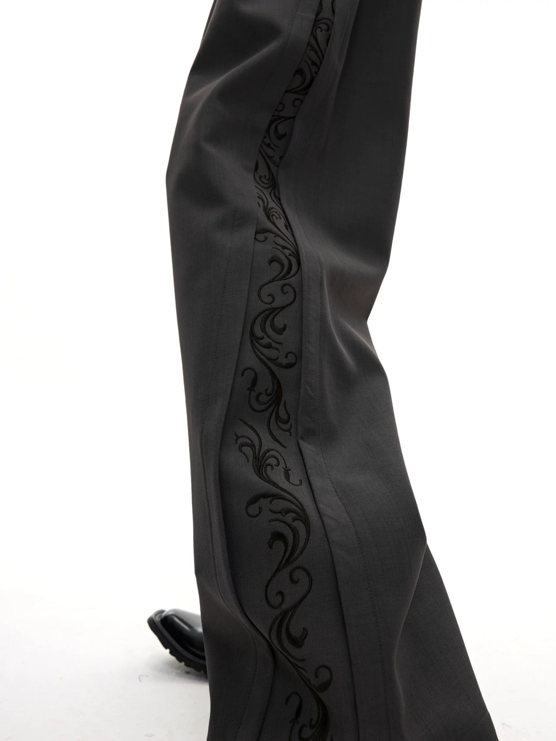 Vintage Cut Pattern Embroidered Trousers - RIYOOO
